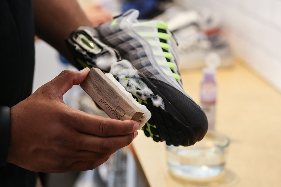 TIPS ON HOW TO CLEAN YOUR TRAINERS | TriNation
